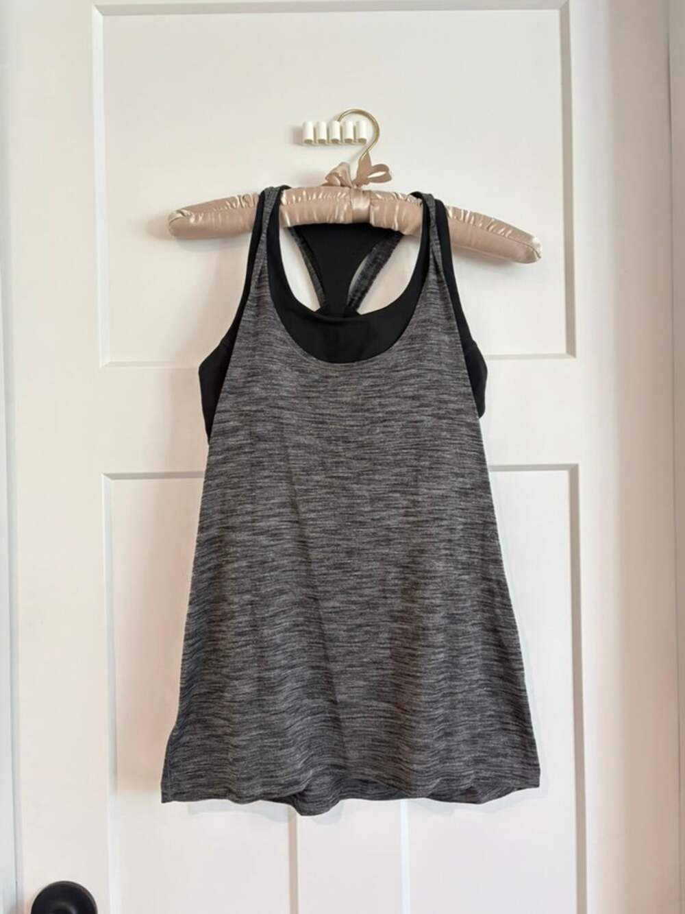 Lululemon Twist and Toil Tank Heathered Gray Built in Black Bra Sz 6